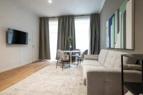 Spacious cosy apartment with a balcony and a king-size bed 15 minutes away from Stephansdom